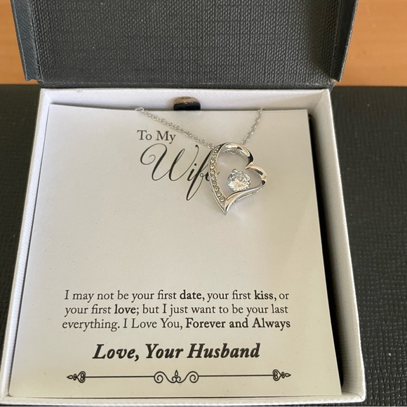 NWT Women’s Costume Jewelry Silver CZ Heart Necklace. - Picture 5 of 10